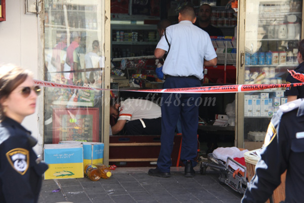 بالفيديو: إصابة خطيرة لشاب بعملية إطلاق نار داخل أحد المحلات التجارية بيافا